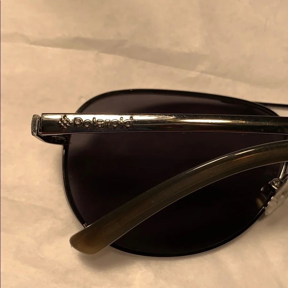 Polaroid Evan Polarized sunglasses 😎 preloved